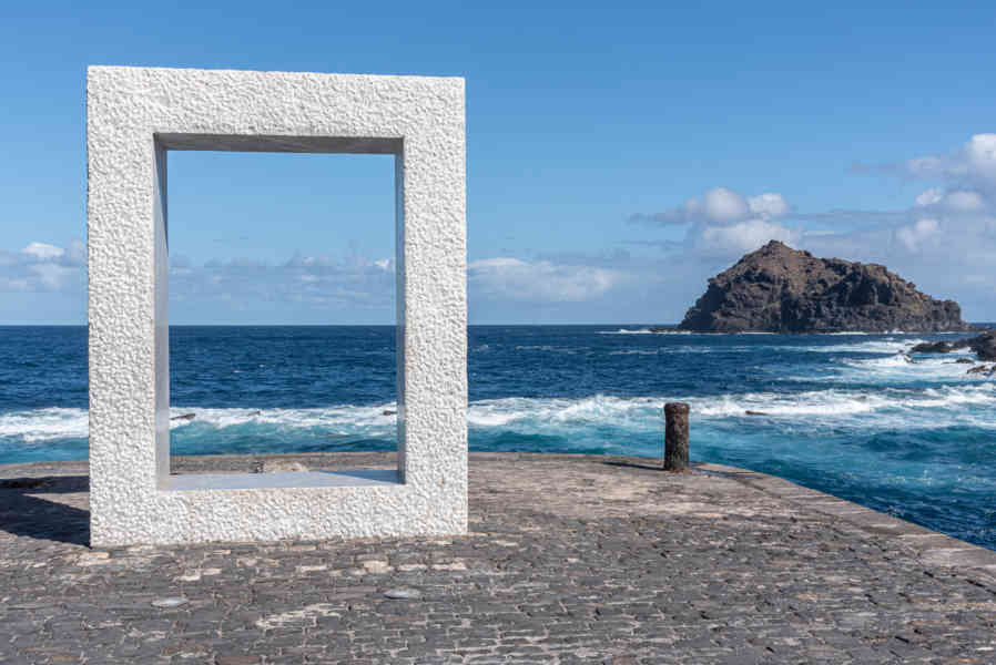 Tenerife 263 - Garachico - escultura Tensei Tenmoku.jpg